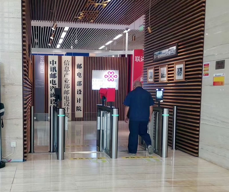 速通門和擺閘的區(qū)別在于機芯和電機不同