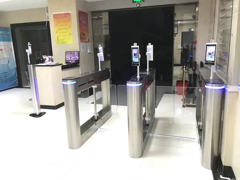 人臉識別測溫通道閘機(jī)的運(yùn)用場所有哪些？
