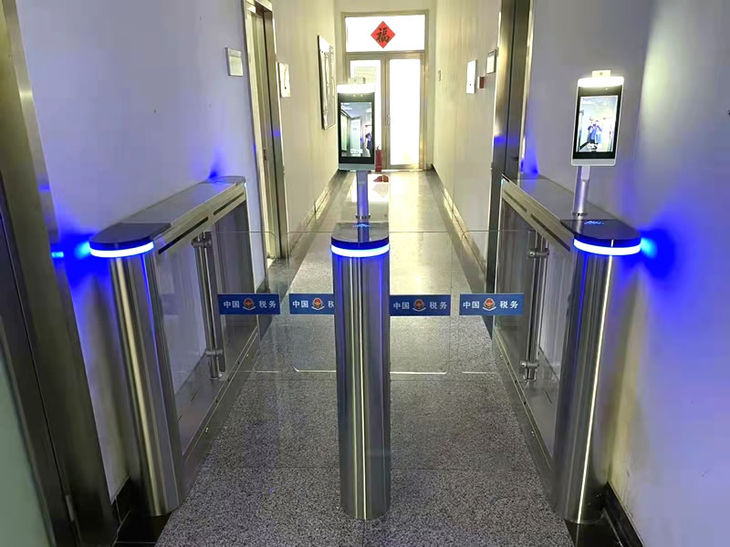 人臉識(shí)別測(cè)溫?cái)[閘之通道閘機(jī)廠家