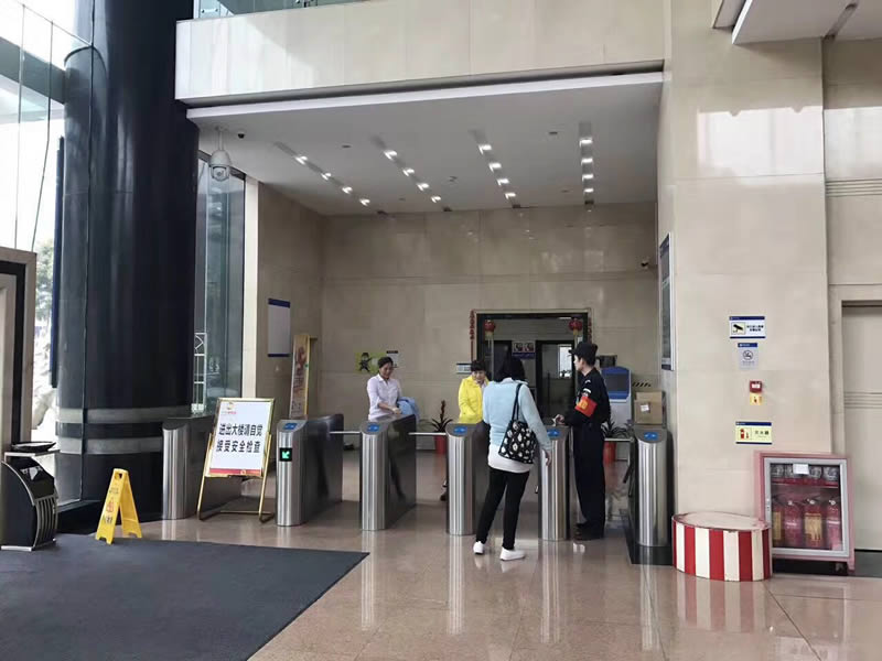 小區(qū)智能三輥閘廠家